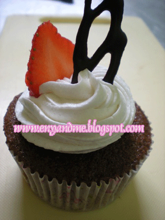 [mini-cupcake2.gif]