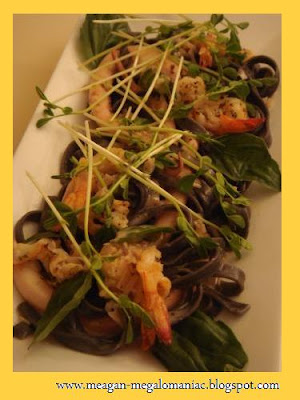 MEGalomaniac: Squid Ink Pasta with Garlic Cream Sauce, Prawns and Squid