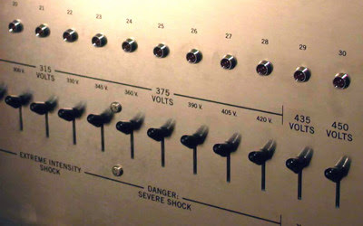Kontrolpanel fra Milgram-eksperimentet