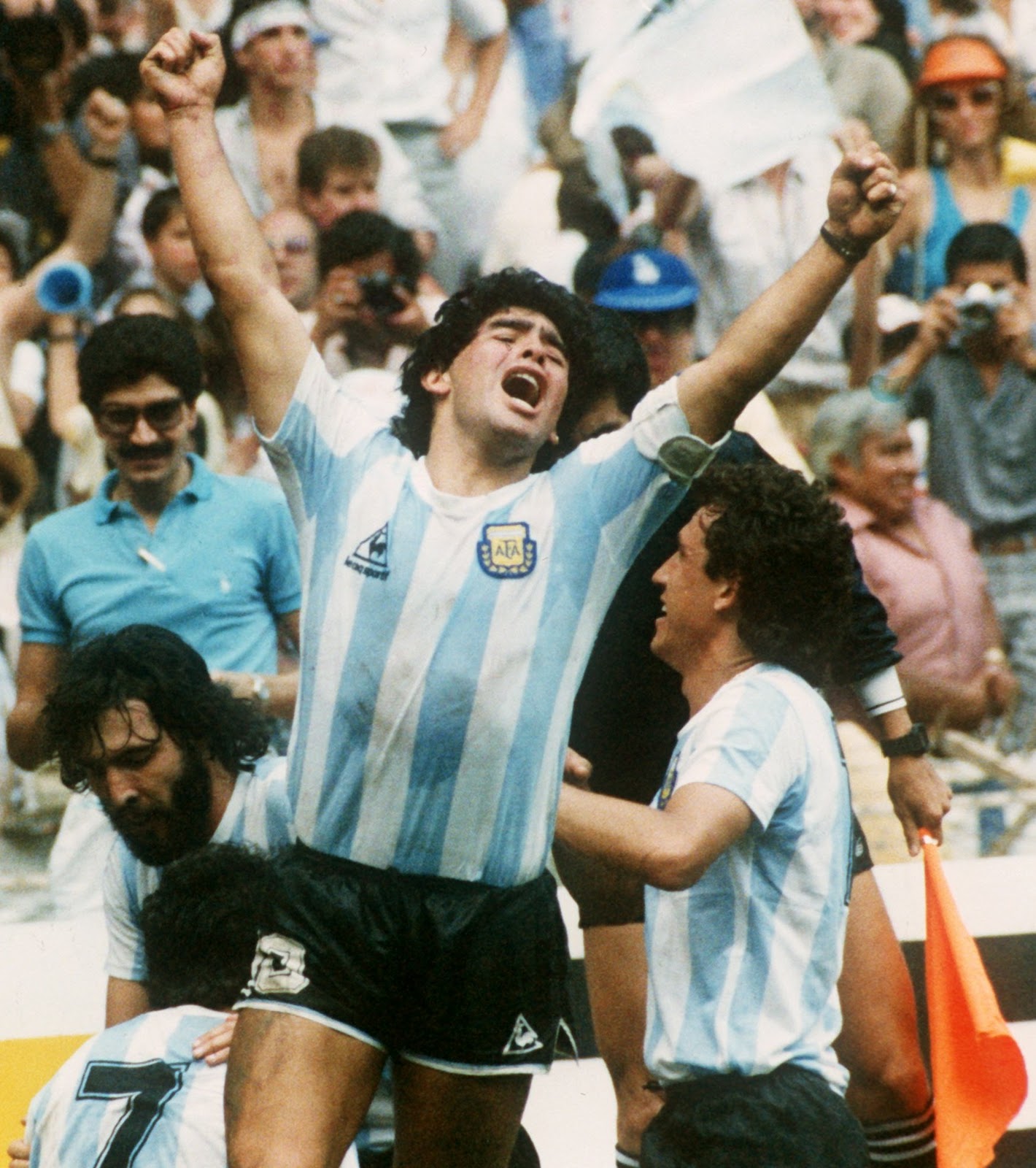 PUNTO LATENTE: Maradona, la leyenda cumple medio siglo.