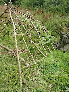 shelter building+spoon carving