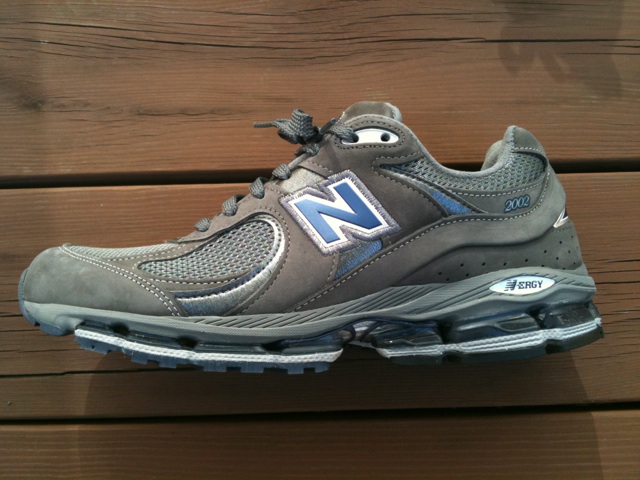 new balance mr2002