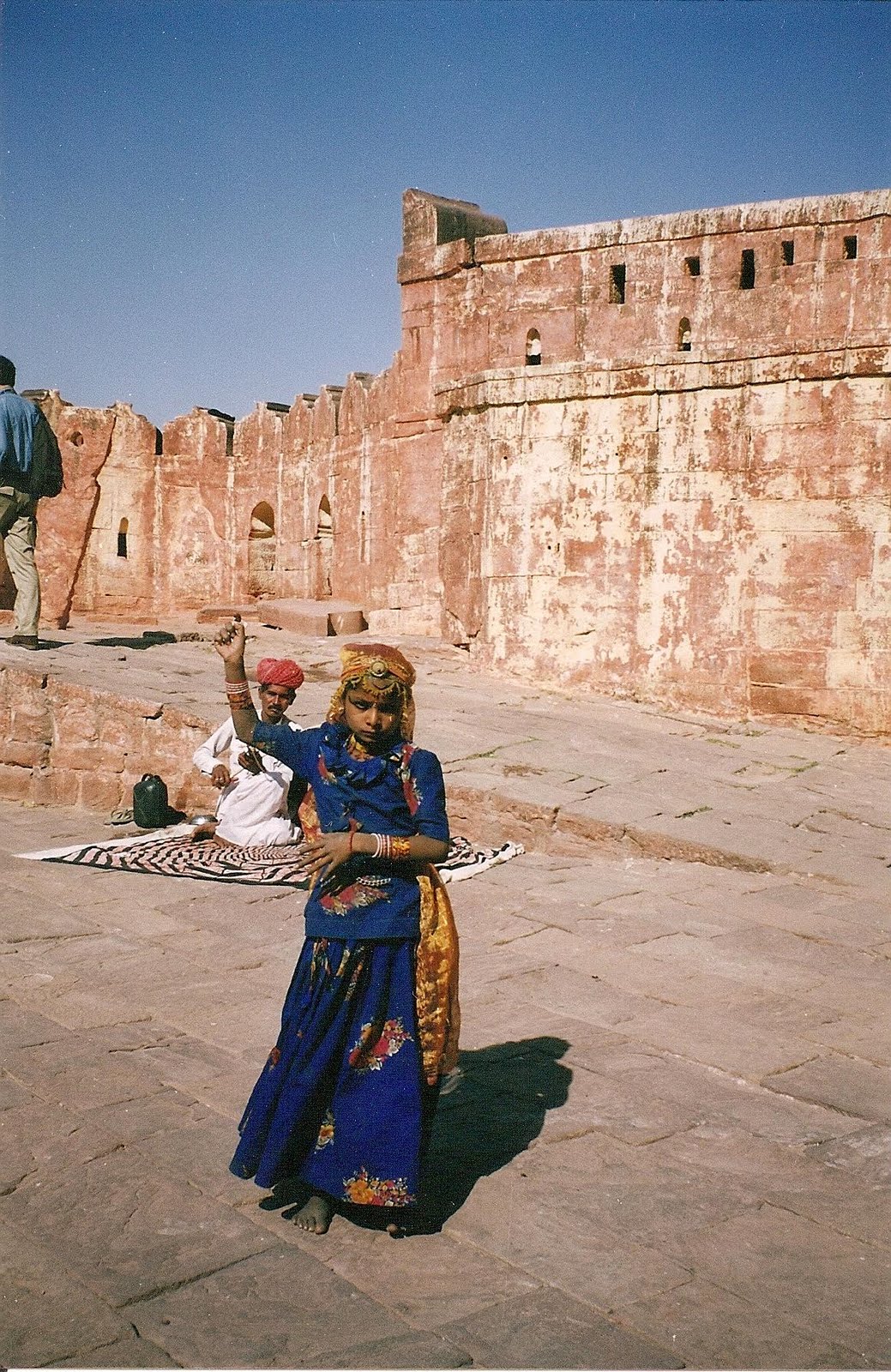 [Dansatoare+rajastana.JPG]