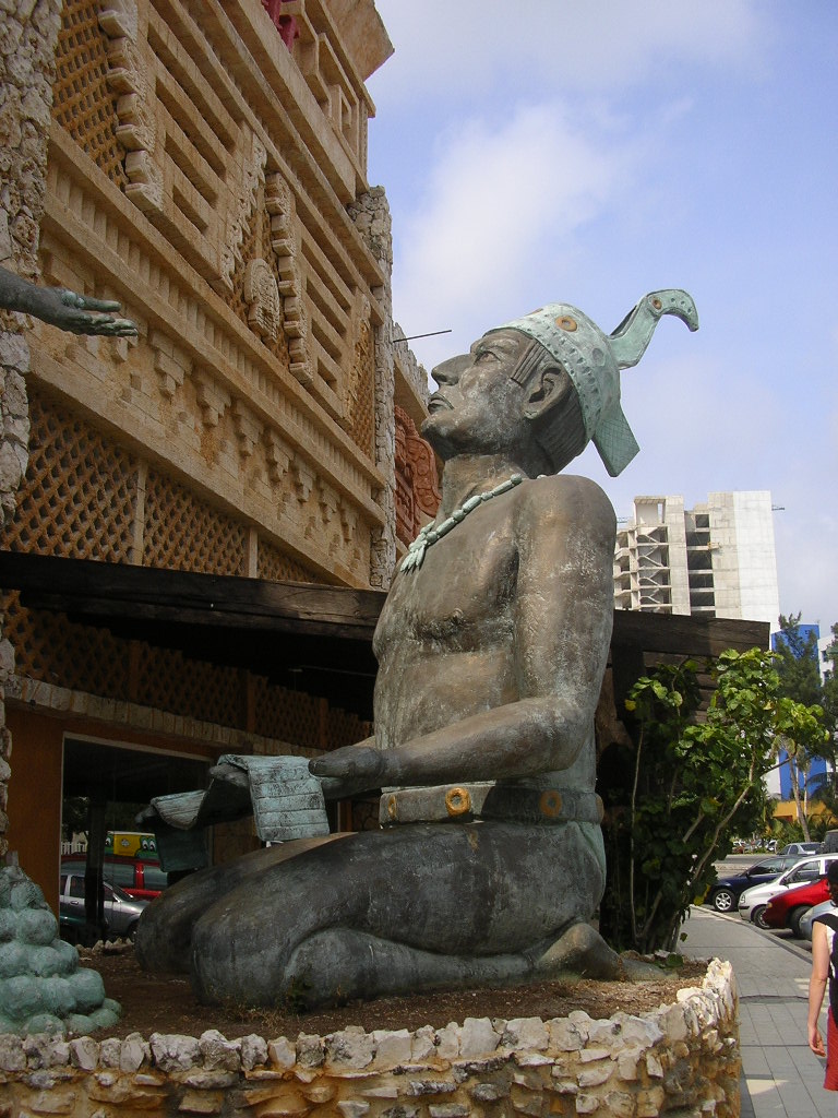 [23.+mall+din+Cancun+cu+un+maya.jpg]