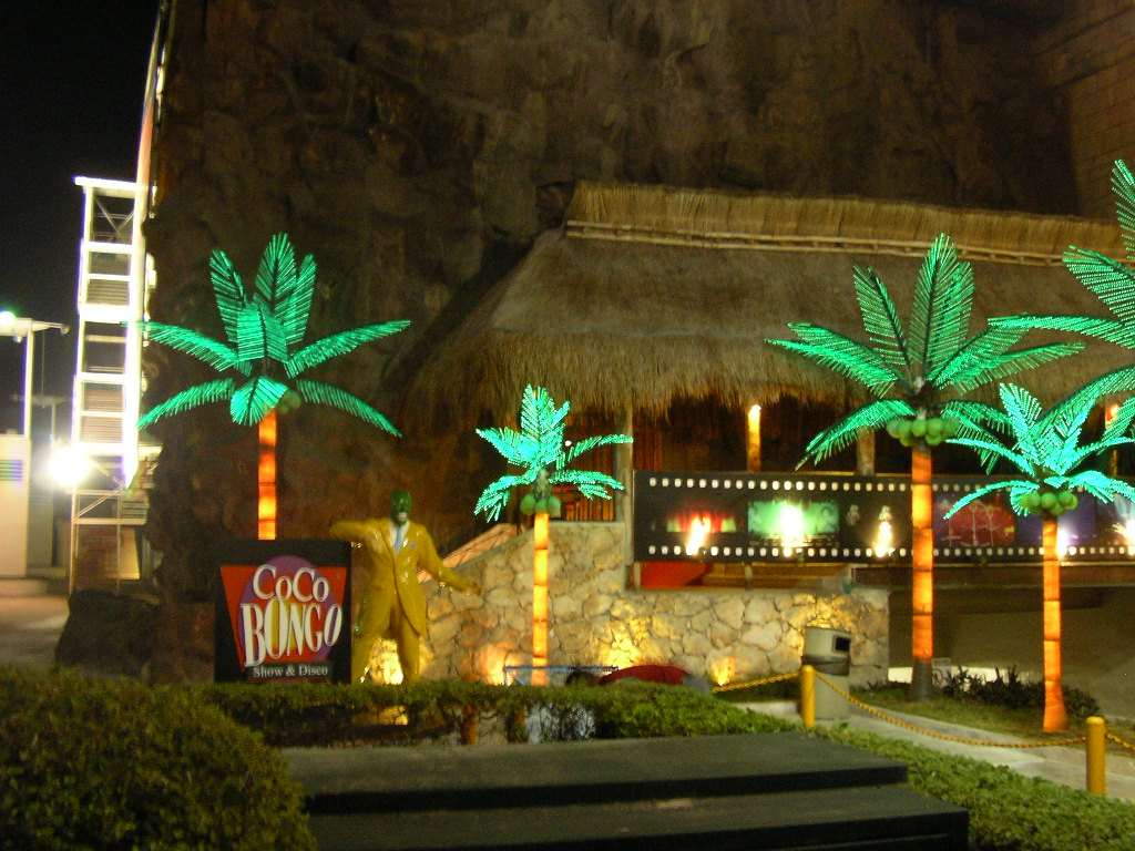 [66.+Coco+Bongo.jpg]