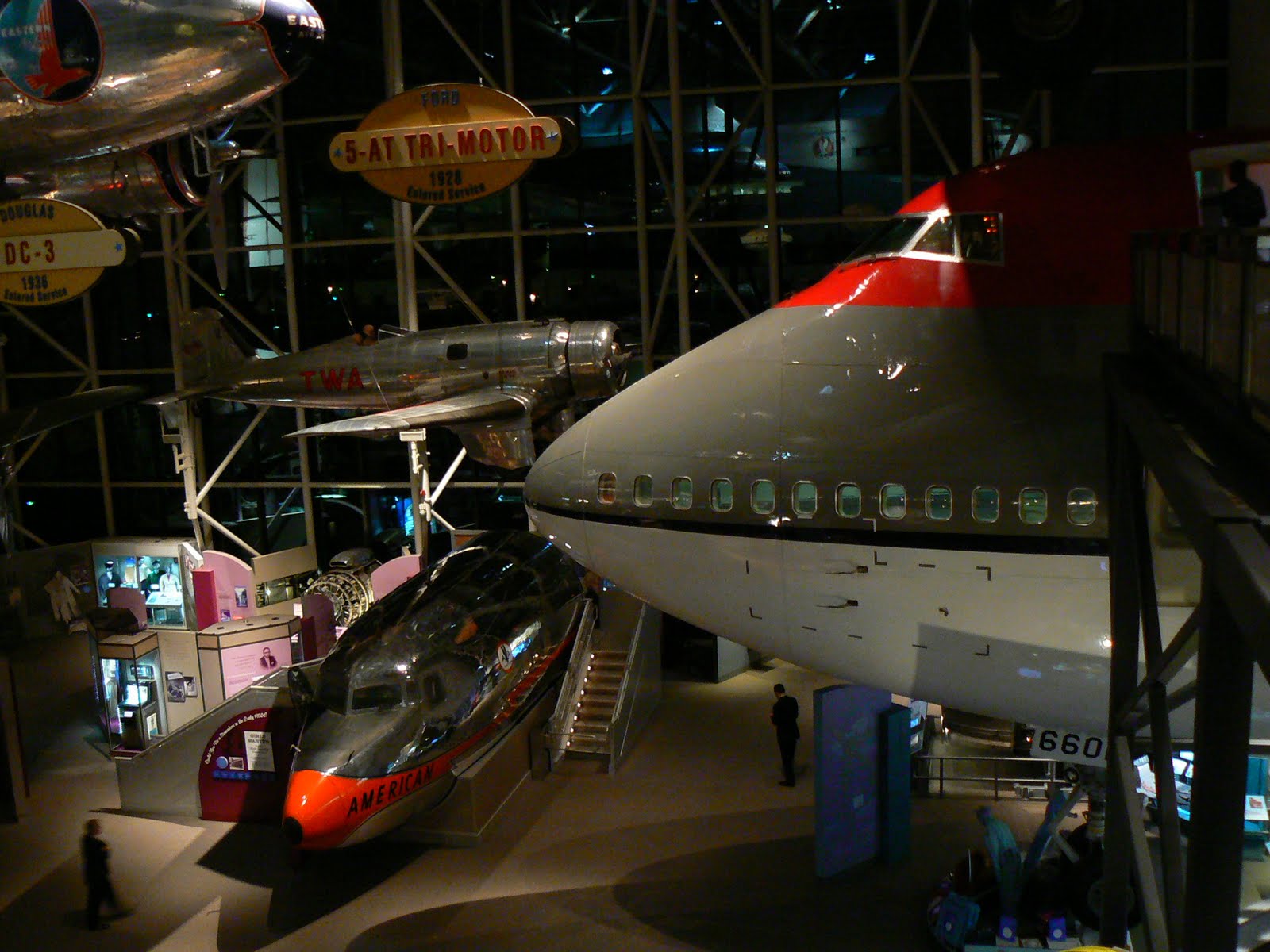 [26.+Muzeul+spatiului+-+un+Boeing+747.JPG]