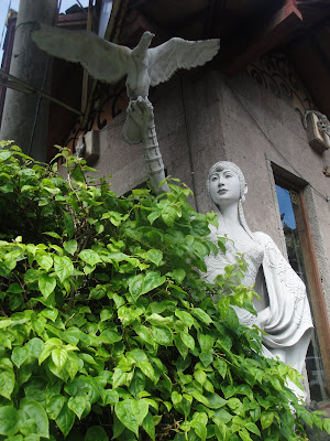 Imagini Bali: statuie balineza