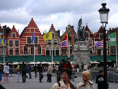 Obiective turistice Belgia: piata centrala din Brugge
