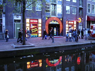 Obiective turistice Olanda: Red Light District Amsterdam seara