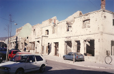 Imagini Mostar: urme bombardament