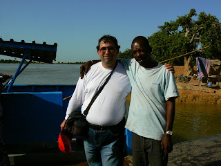 Imagini Mali: asteptand ferry de Djenne
