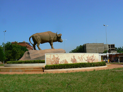 Obiective turistice Bamako: statuia bivolului