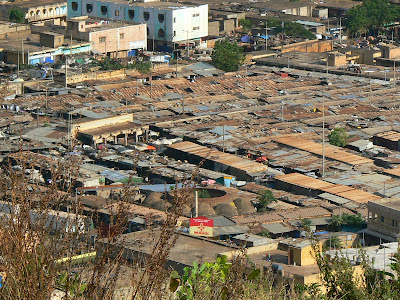 Imagini Mali: bazarul din Bamako vazut de sus