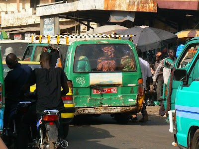 Transport Mali: microbuze