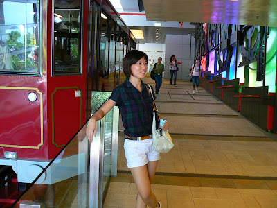 Imagini Hong Kong: Victoria tram, statia de la Victoria Peak