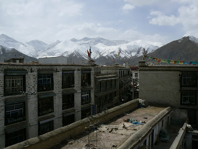 Imagini Tibet: hotel Dhod-Gu Lhasa panorama de la fereastra