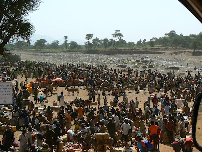 Imagini Etiopia: targ african pe Omo Valley