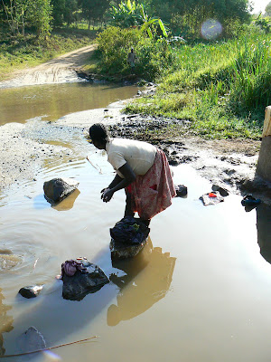 Imagini Etiopia: femei la rau, Omo National Park, mursi