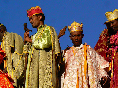 Obiective turistice Etiopia: Craciun la Lalibela Beta Maryam procesiune preoti