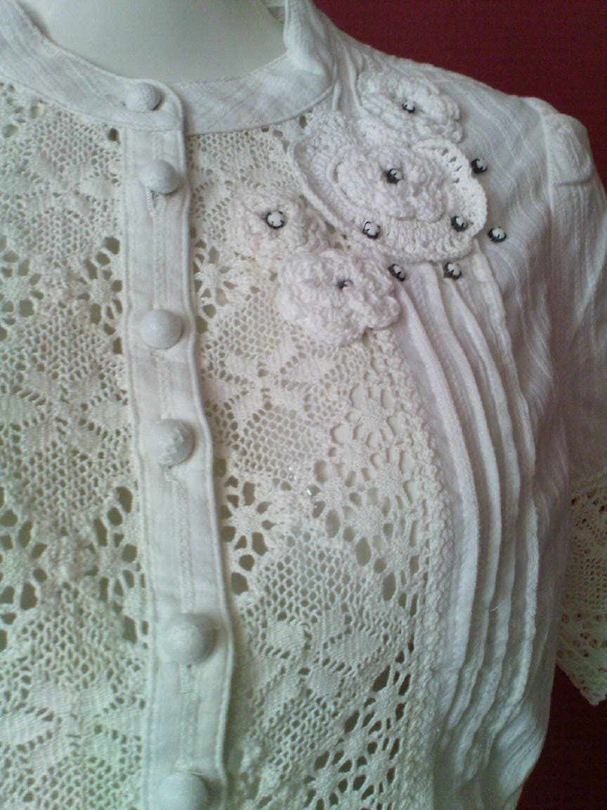 The Pinky Shop: White Knit Style Blouse