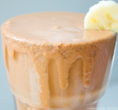 [melted-peanut-butter-cup-shake-400-2.jpg]