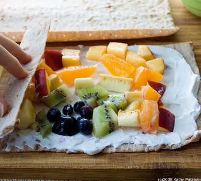 [rainbow-wraps-fruit-12.jpg]