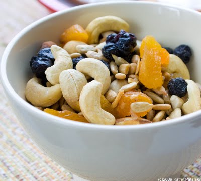 [trail-mix-crackers-3.jpg]