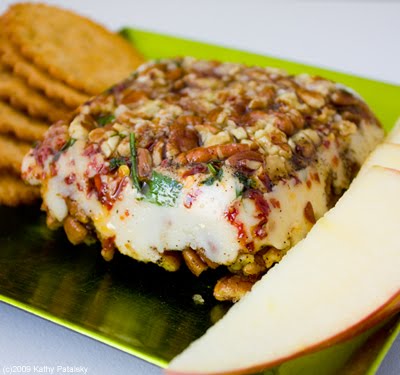 [nut-cheese-log-5.jpg]