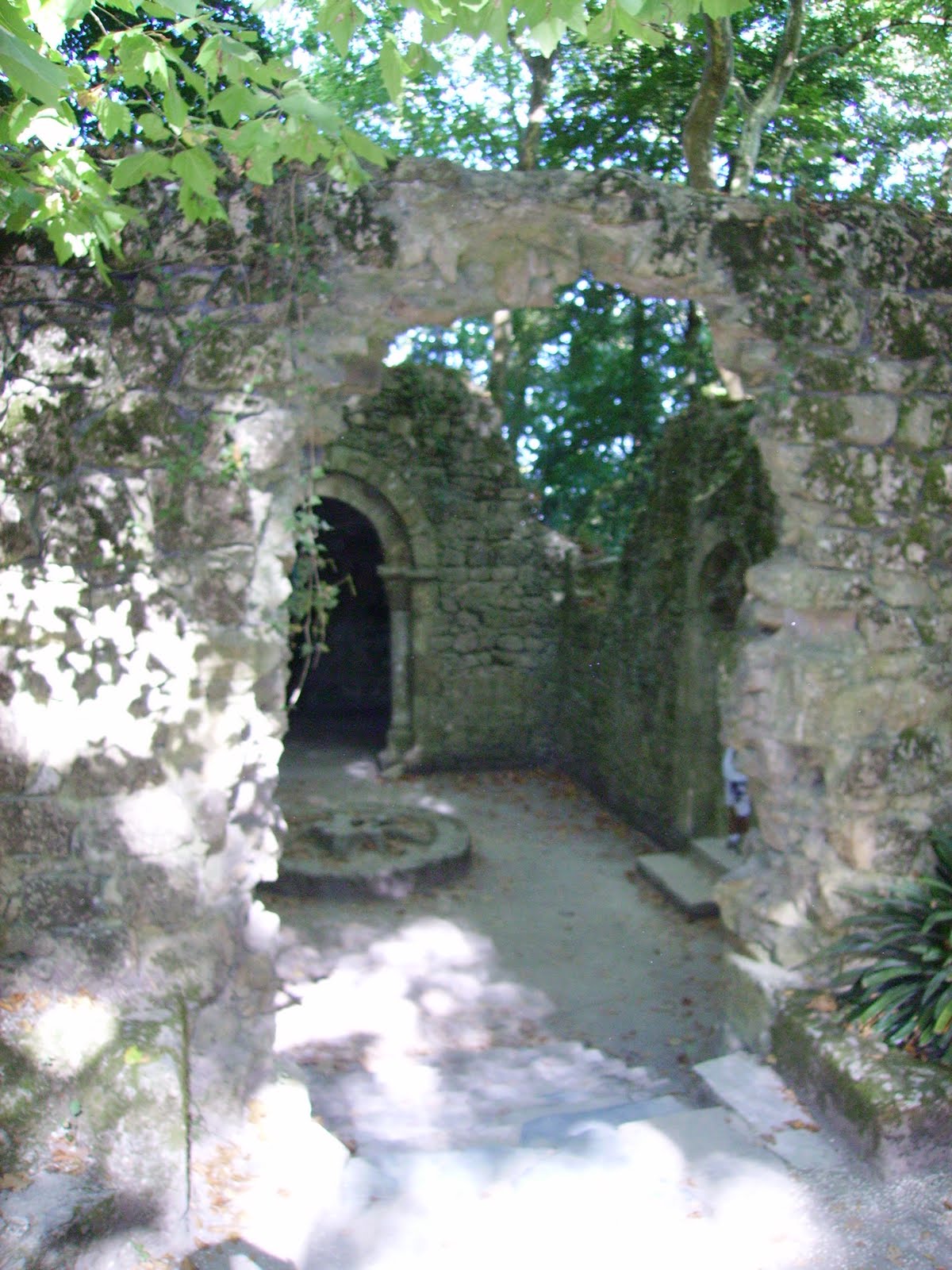 [CastelodosMouros-IgrejaSaaoPedro.JPG]