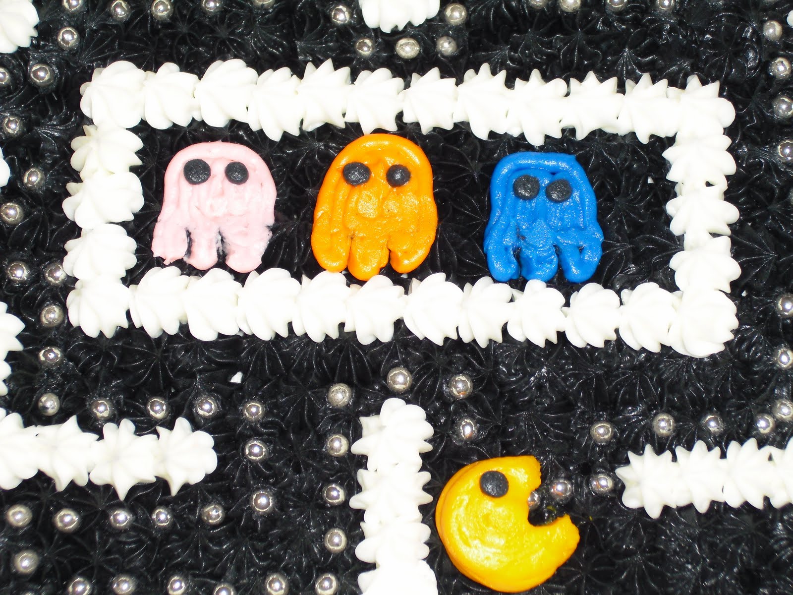 Cake Designs by Steph: Pac-Man cake!