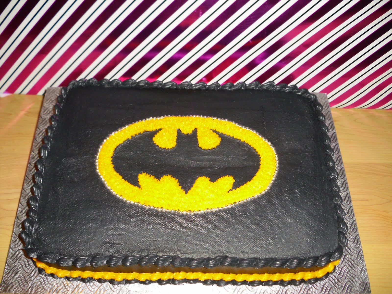 Cake Designs by Steph: Batman Logo!