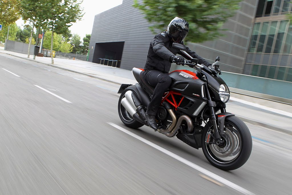 Ducati Diavel Carbon 2011