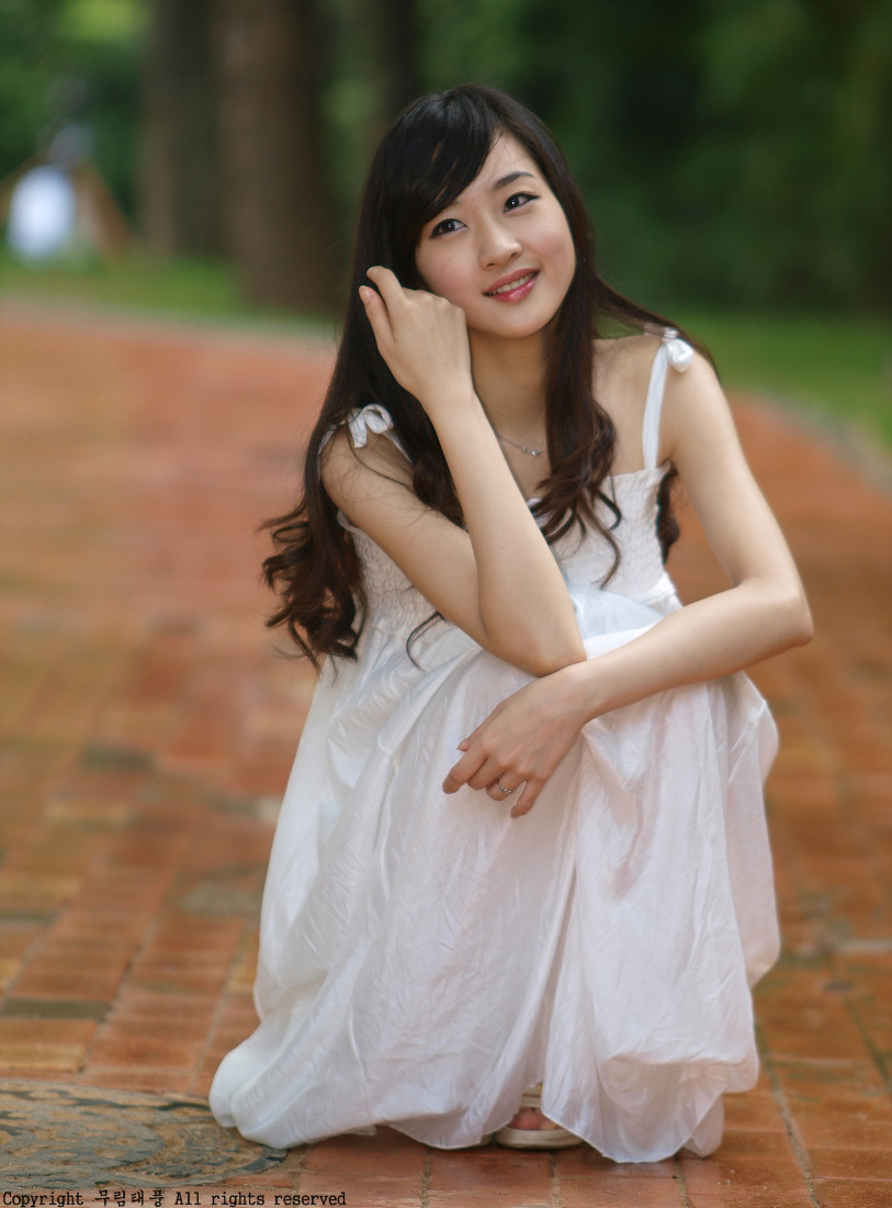 [bae-song-i-white-dress-11.jpg]