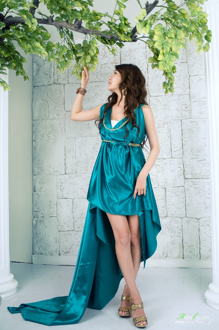 [bang-eun-young-teal-goddess-11.jpg]