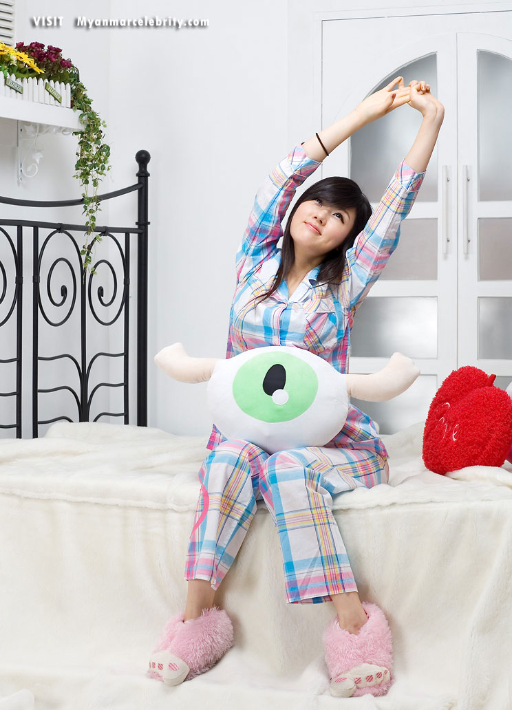 [hwang-mi-hee-pajamas01.jpg]