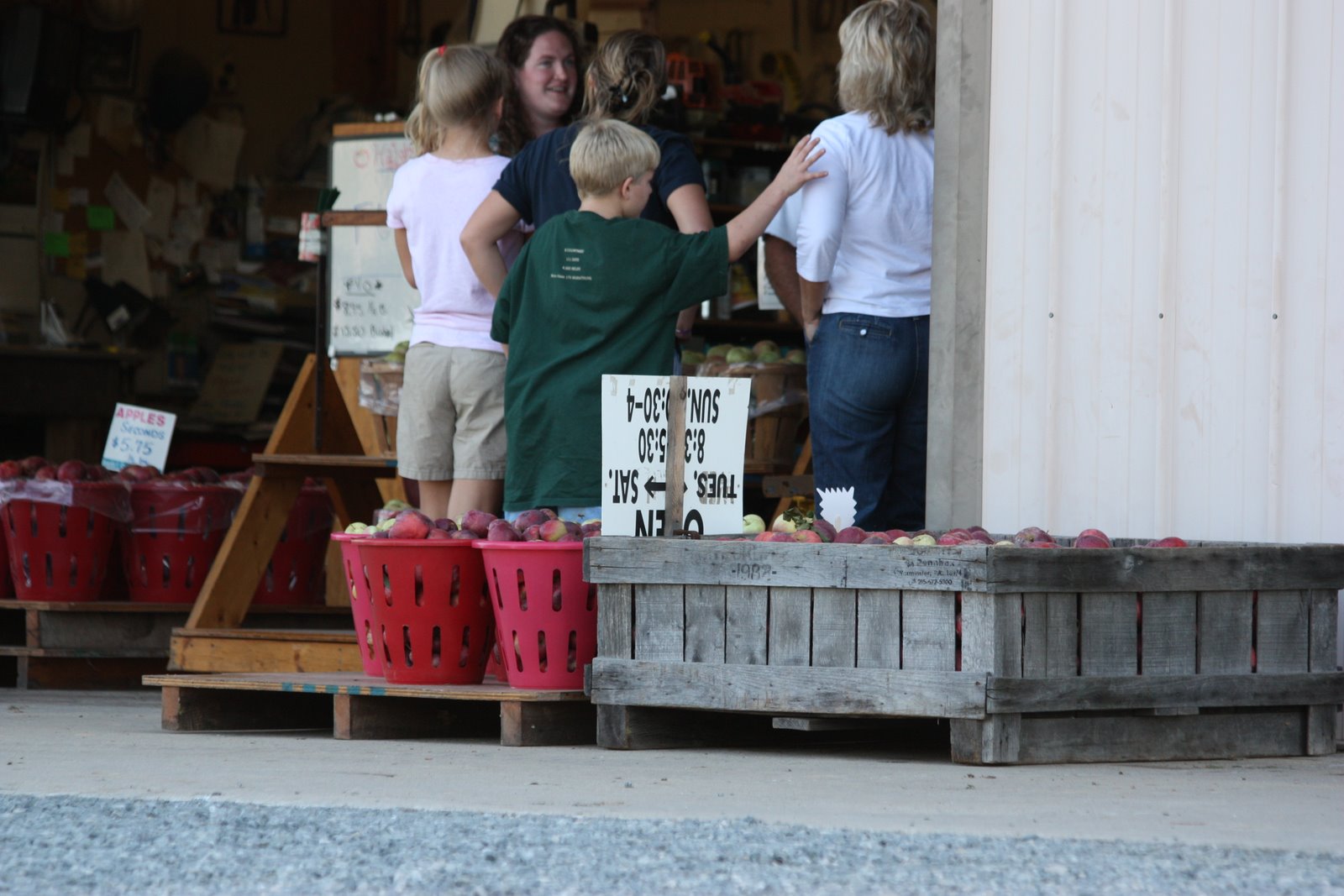 [Apples+and+HP+Lions+Game_100408+018.jpg]