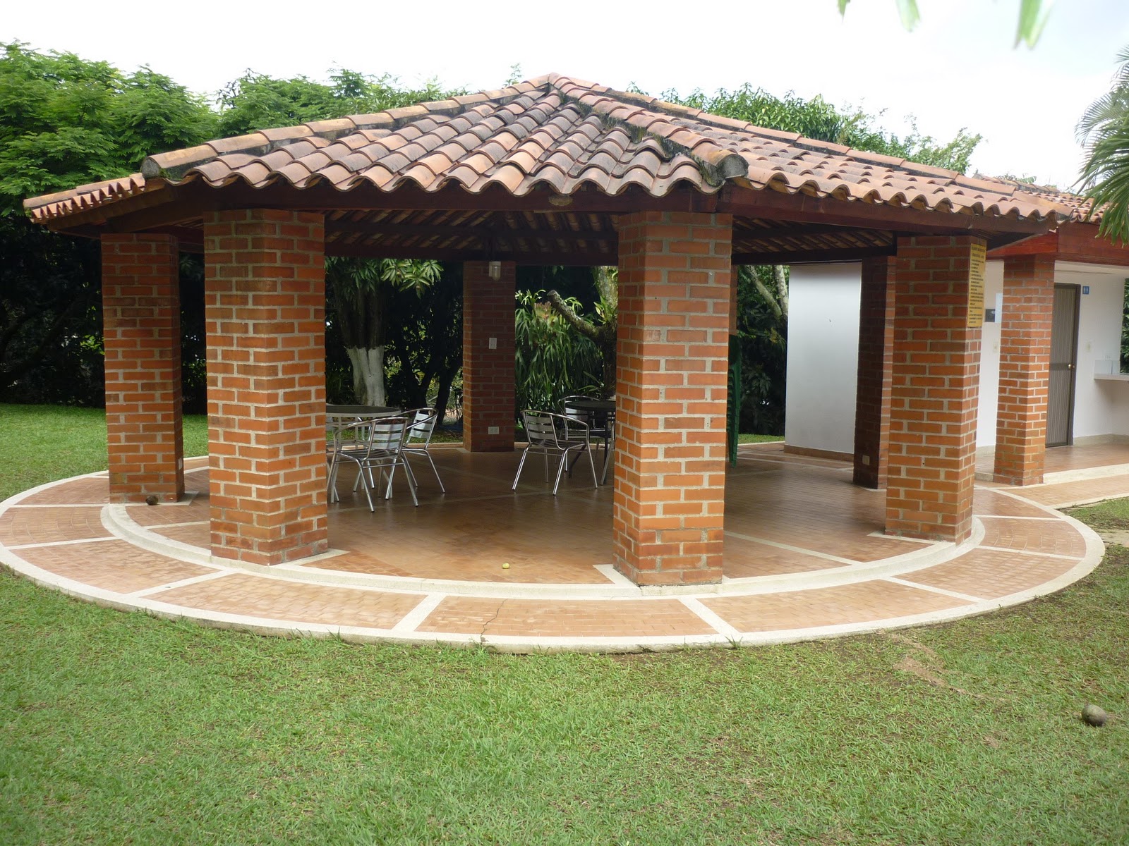 COMERCIO INMOBILIARIO VENDE CASA EN CONDOMINIO CIUDAD JARDIN