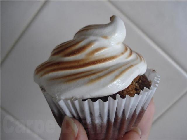 [chocolate+cupcake2CarlaCarpeDiem+(Small).JPG]