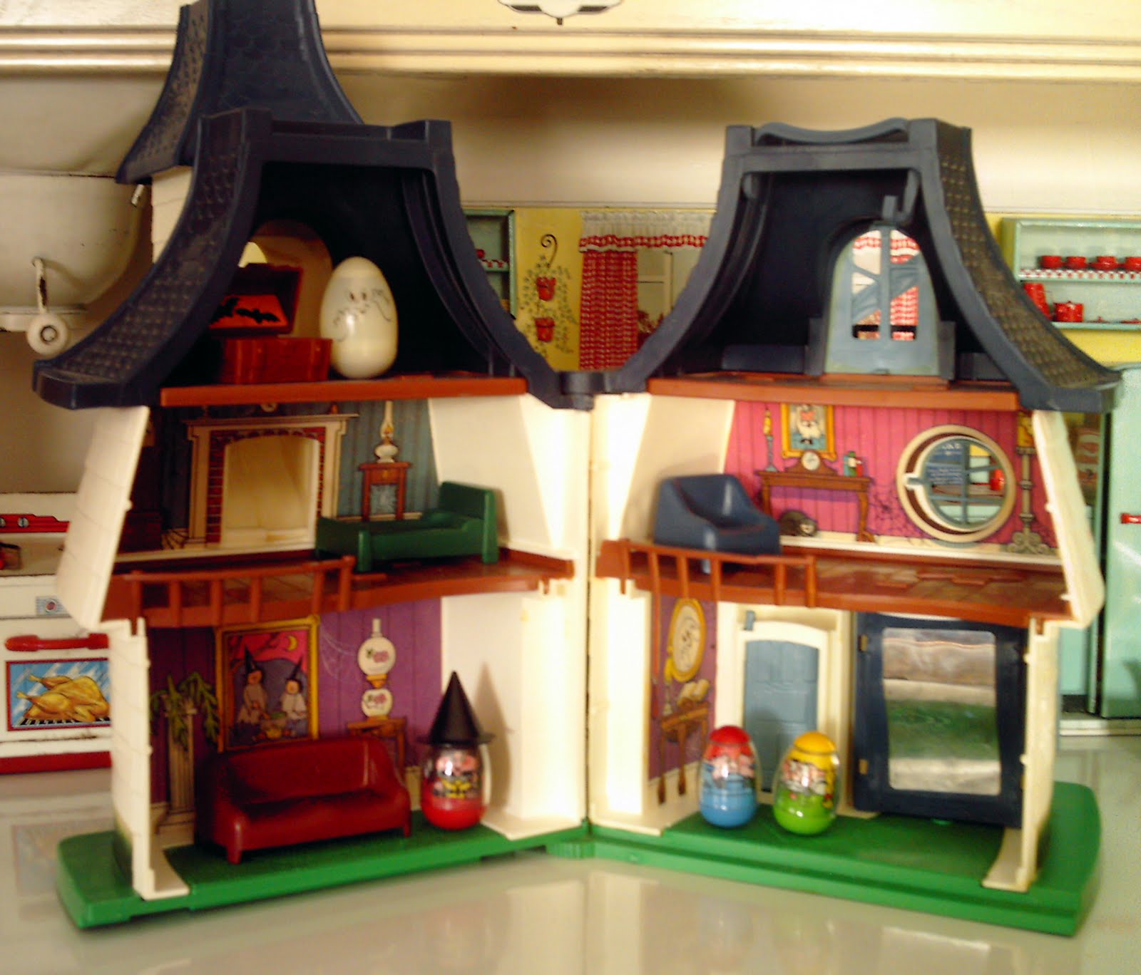 [weeble+haunted+house+inside.jpg]