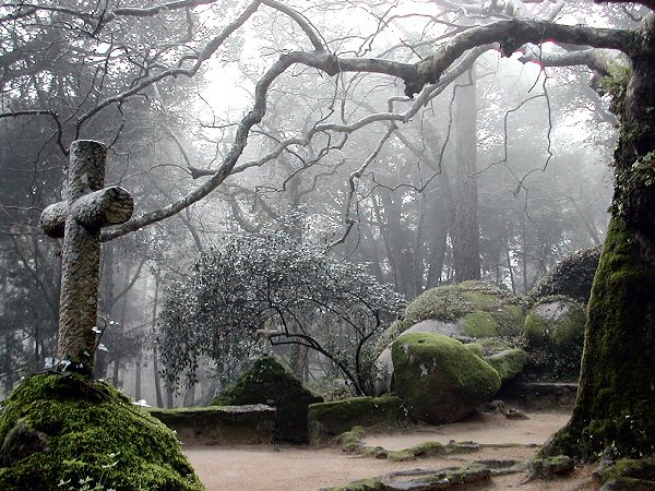 [terreiro_cruzes_capuchos_sintra.jpg]