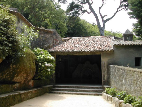 [capuchos_sintra_terreiro_fonte_02.jpg]