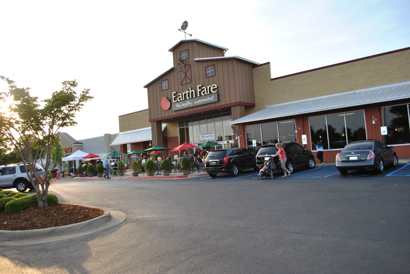 The Chronicles of Nat Earth Fare Huntsville's Newest Grocery Store