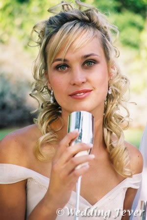 Here are some of popular wedding hairstyles and Bridal hairstyles.