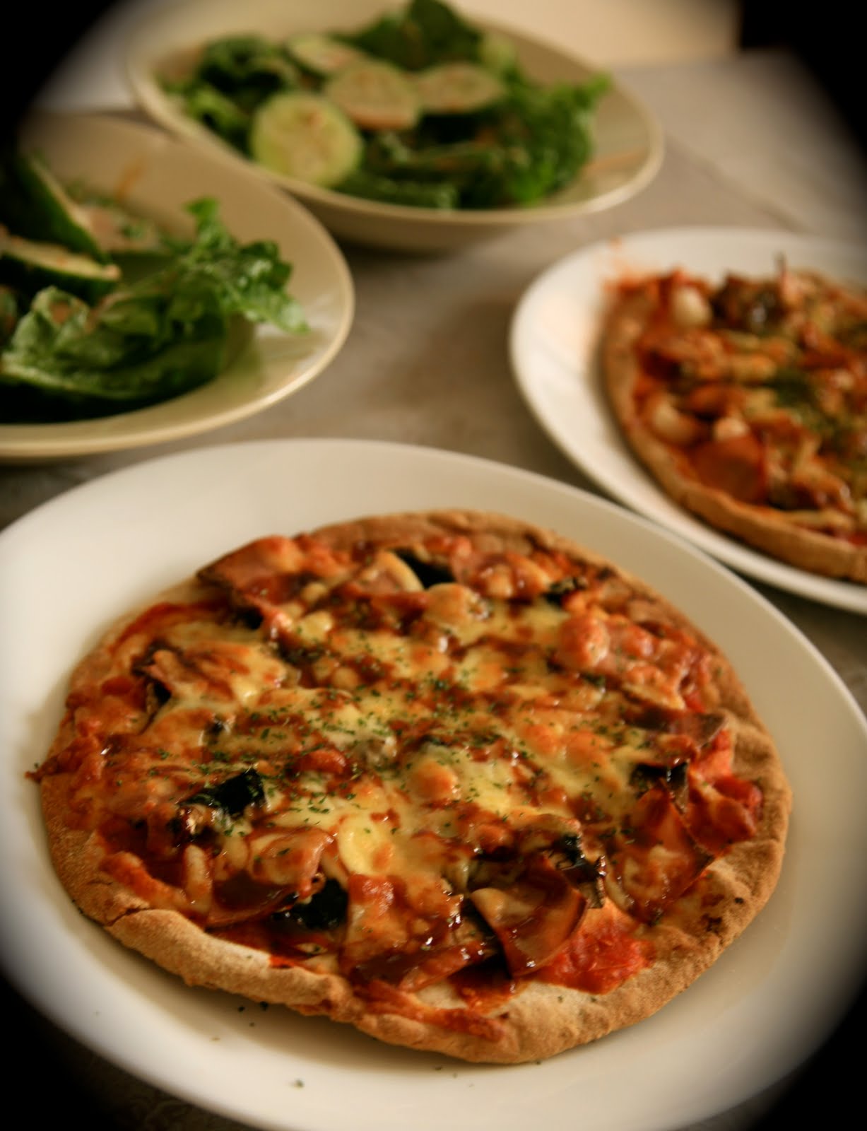 missfattyfoodie*: Simple Pizza with Lebanese Bread