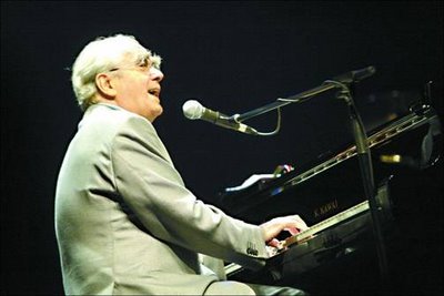 [Michel_Legrand.jpg]