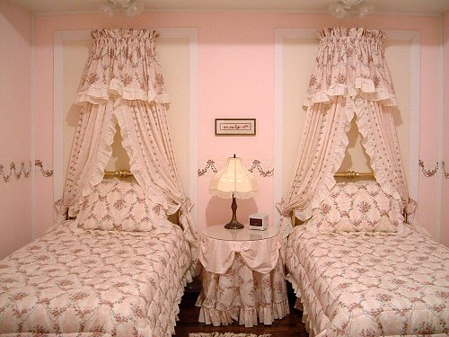 [bedroom+pink.jpg]