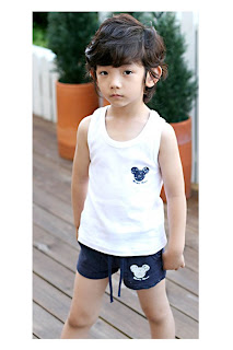 Bonjour ~~ Kids La Mode: 韩国新款超可爱米奇男童装清爽白背心+短裤 无袖套装