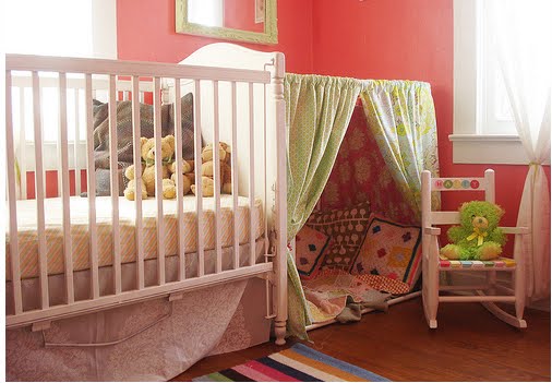 [Cute+cubby+next+to+bed.jpg]