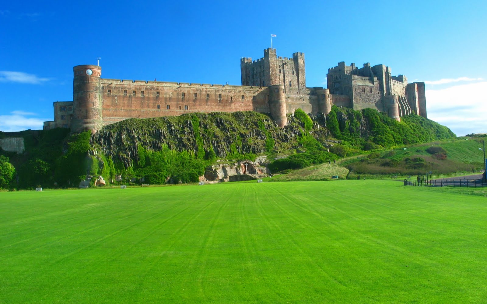 Creative Wallpapers: Castillos de Verano parte II (22 fotografías)