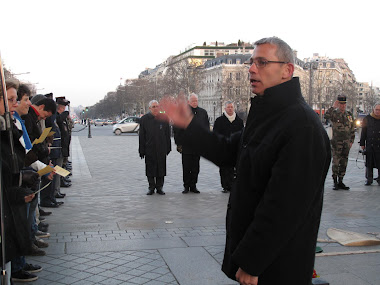 Ravivage de la flamme à l'arc de triomphe